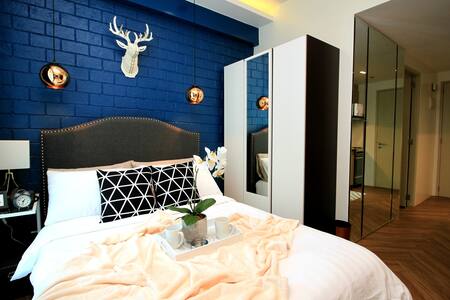 Modern Chic at Salcedo Village Makati w/ Netflix