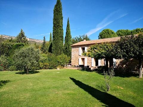 Family home, pool and large garden in Aix