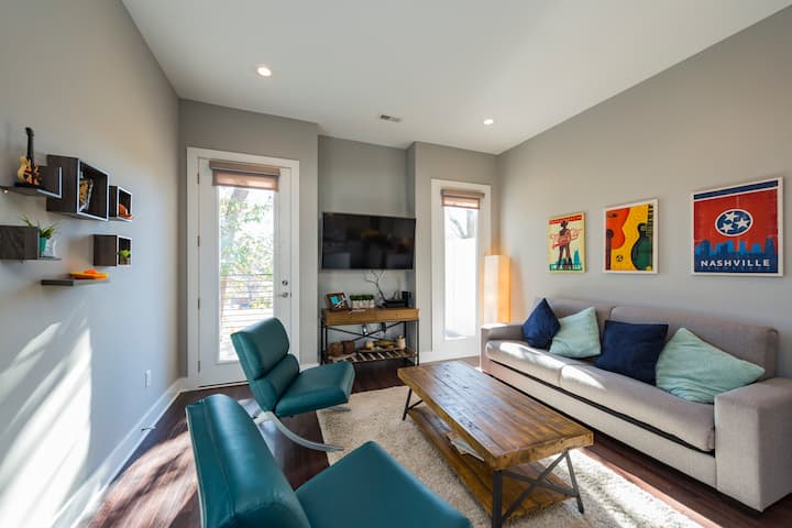 Modern Luxury Townhouse Minutes From Downtown - Nashville, TN
