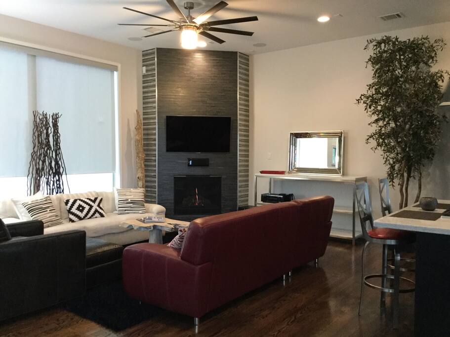 2nd Floor Great Room with TV and Gas Fireplace...lots of seating