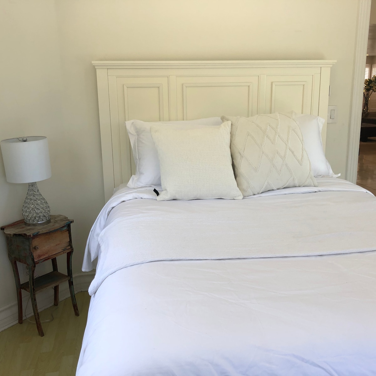 Спална соба 4 - брачен кревет (широк 150-179 см) - 2 кат 