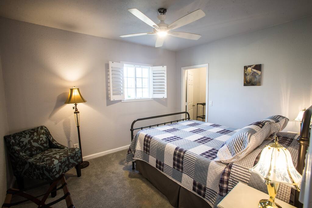 Master Bedroom-Queen Bed