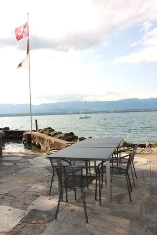 House right in the lake gallery image 5