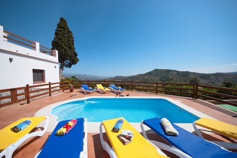 Villa La Noria, Pool, BBQ, sea view & tree garden