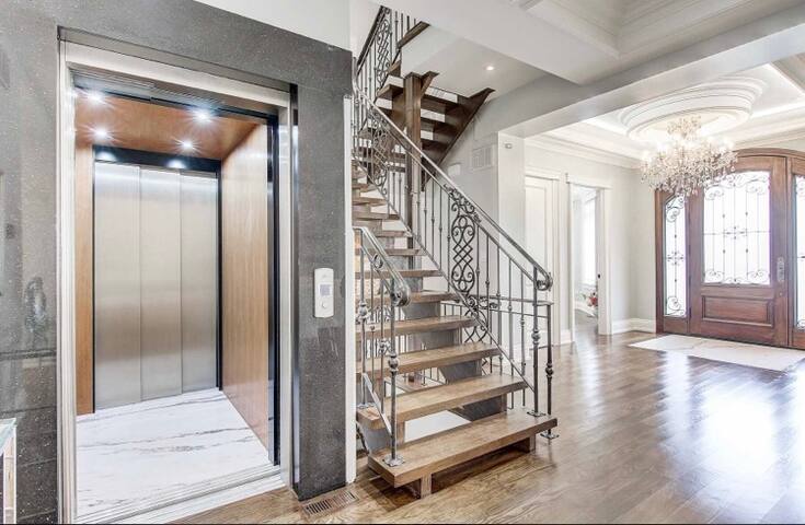 Luxe family friendly house near subway gallery image 2