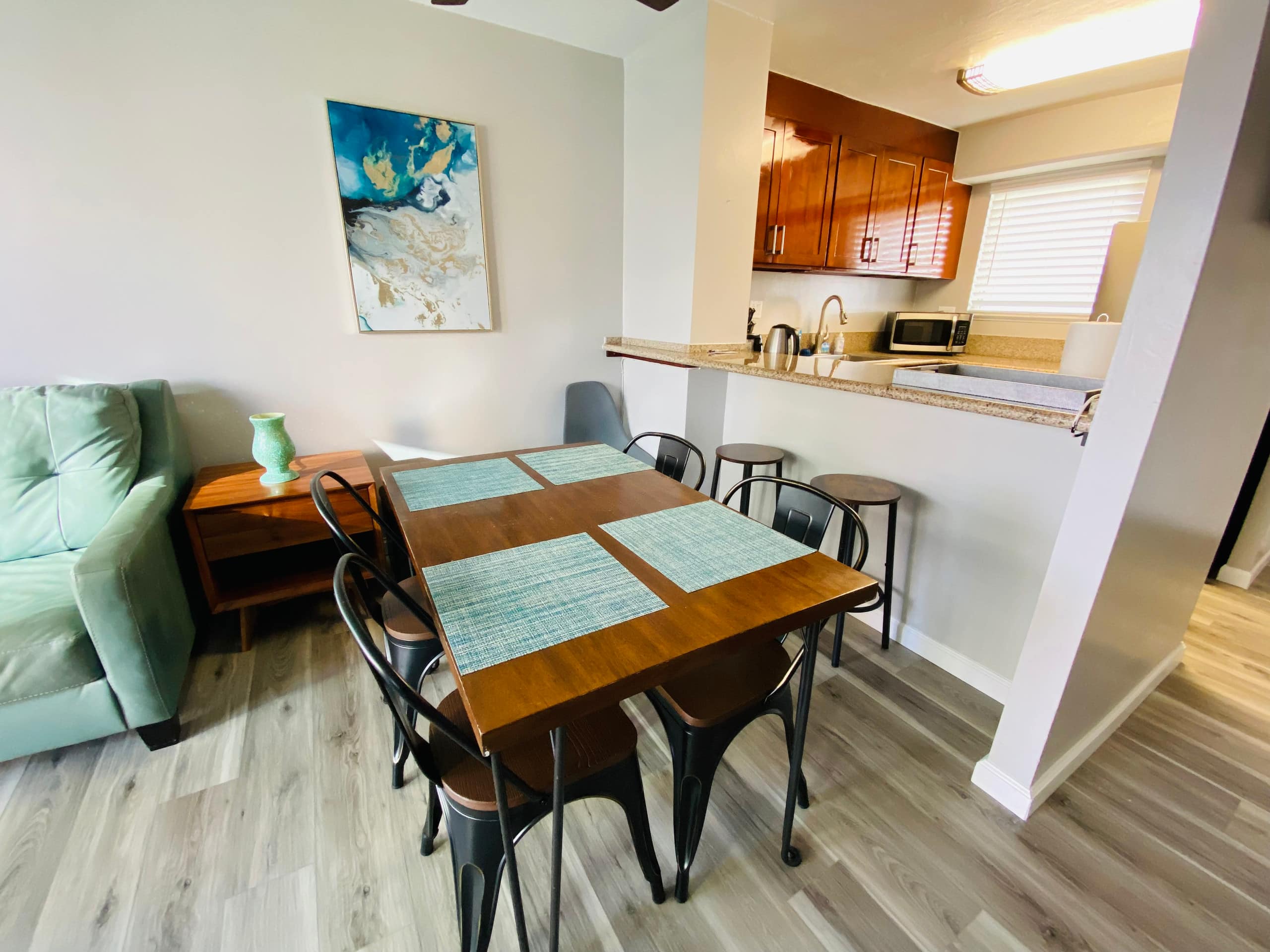 Waikiki 2 Bedroom Condo - Image 11