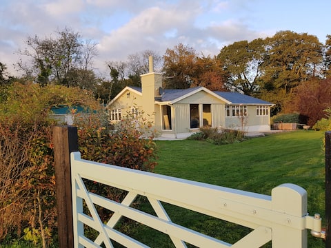 "Country Retreat at Annie's Cottage, Tankardstown