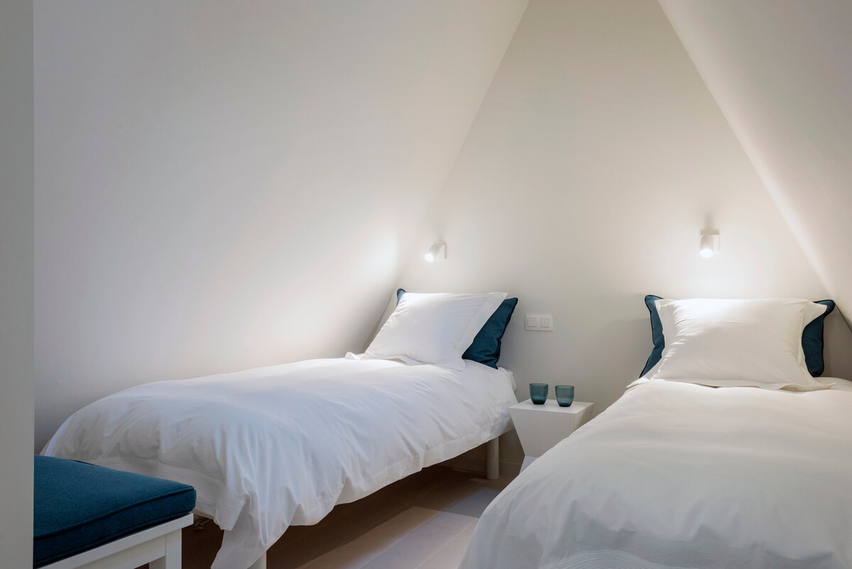 ห้องนอนเดี่ยว (2 เตียง) ชั้นสองในบ้านพักตากอากาศ Diephuys 14B ใจกลางบรูจส์