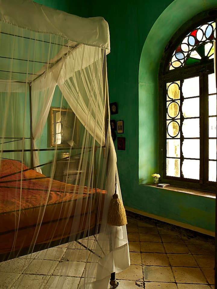 Kingsize double bedroom on ground floor