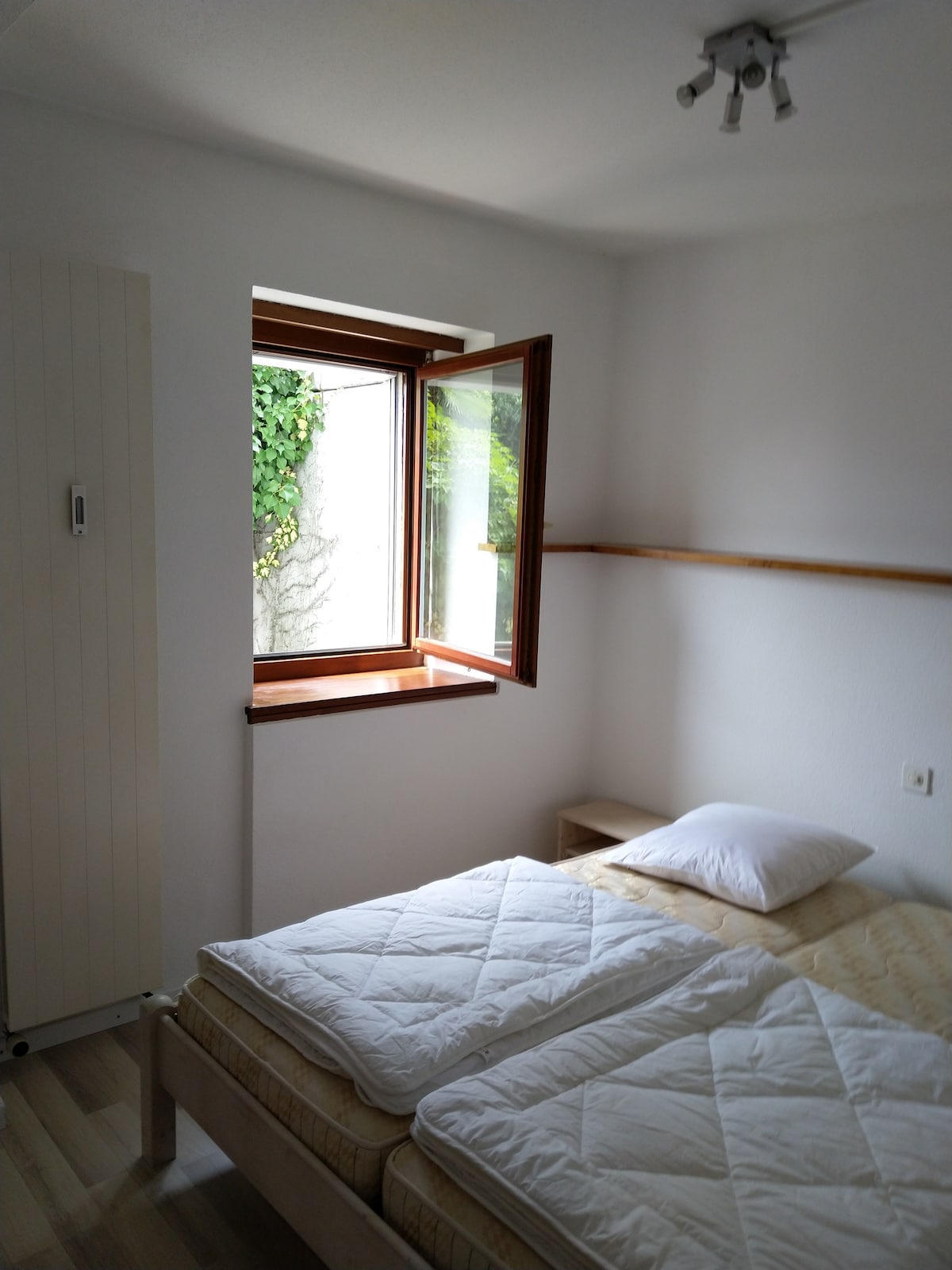 Spálňa s manželskou posteľou (180 x 200)