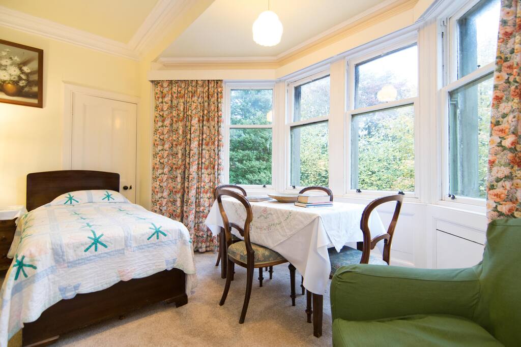 Room 1 - 1st single bed