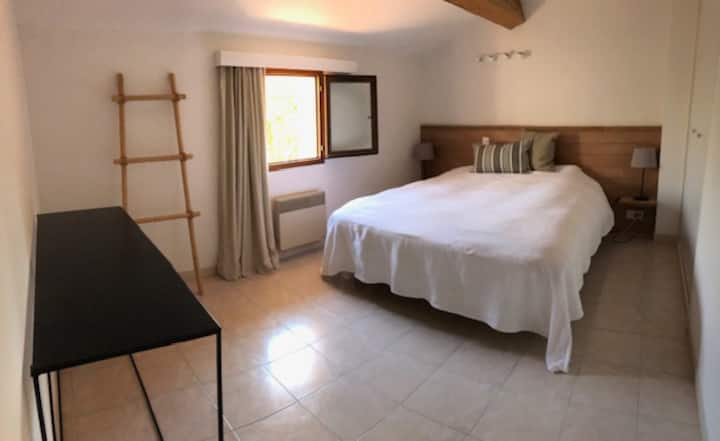 Cama doble de 160 cm.