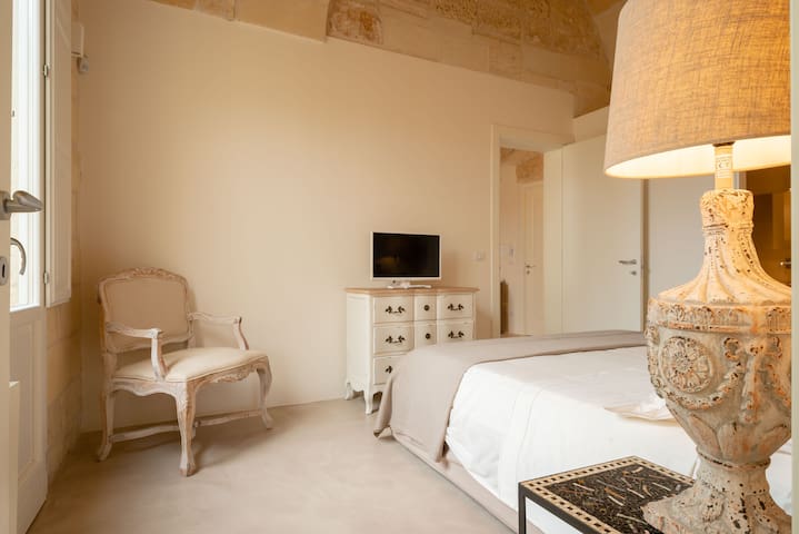 Lu Leccio. Suite Apartment with terrace gallery image 5
