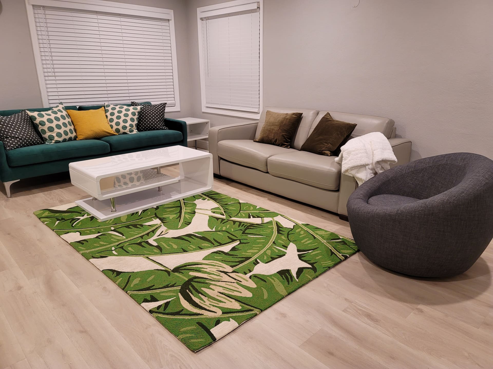 Tropical Modern Oasis With Fully Fenced Yard 22409 — photo 2