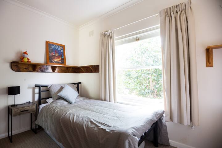 Adelaide Fringe Festival : KING Single for fun!!