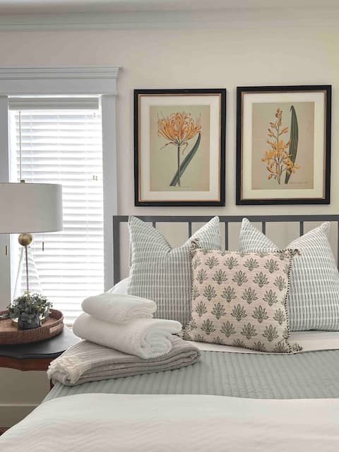 The Beehive Cottage Newburgh 2bdrm