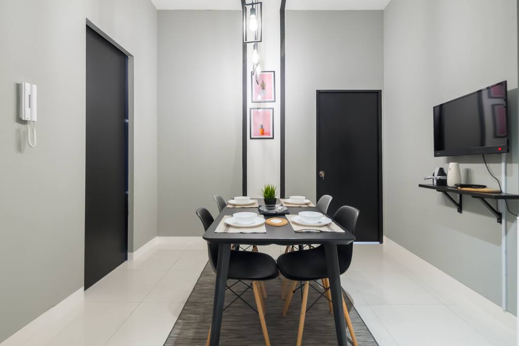 Simple Place to Talk, Eat and Cook