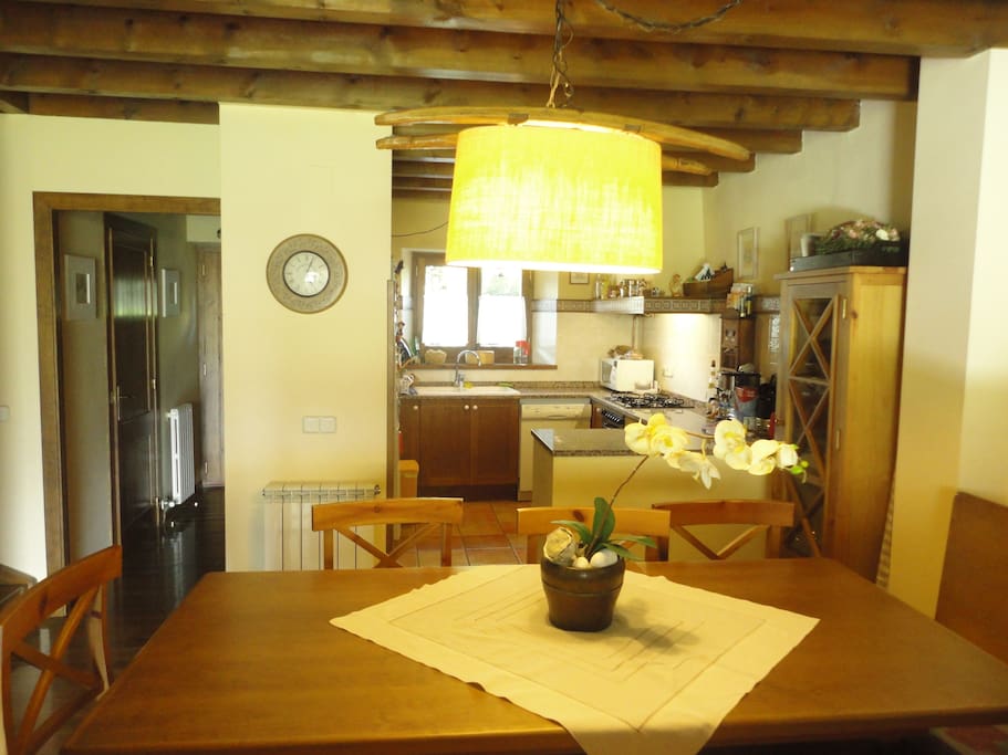 Mesa Comedor y Cocina