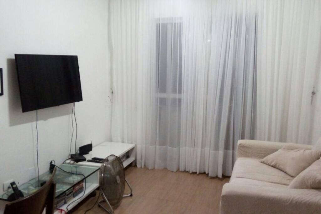 sala com tv