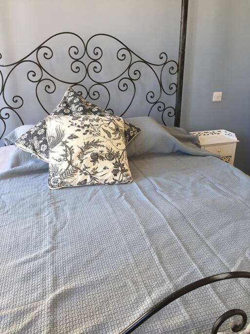 4 poster bed