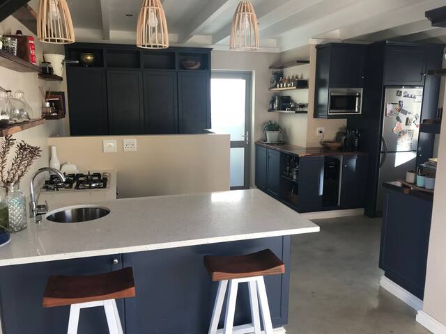 Mr Bain’s Lake Home gallery image 5