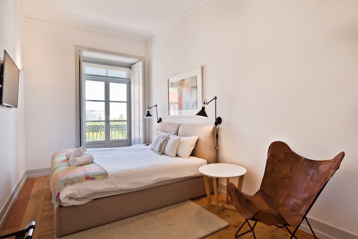 NEW! Unique 2 Bdr Apt Sea View Baixa Alfama A gallery image 4