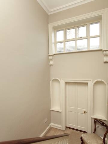 Gracious period house , city centre gallery image 4