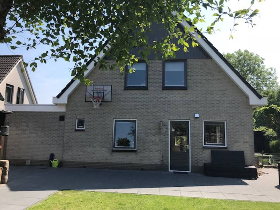 Voor de basketbal-liefhebber kan er een balletje gegooid worden