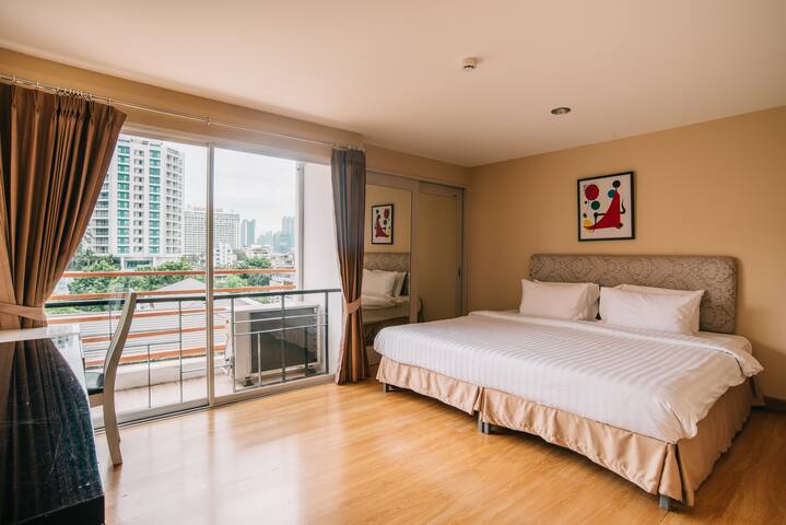 Pet friendly 3BR Entire Apt 156 sqm – Gym + Pool gallery image 3