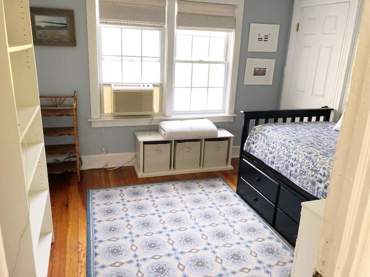 "Chumba cha kulala cha nyota" - madirisha yanaangalia ua wa nyuma