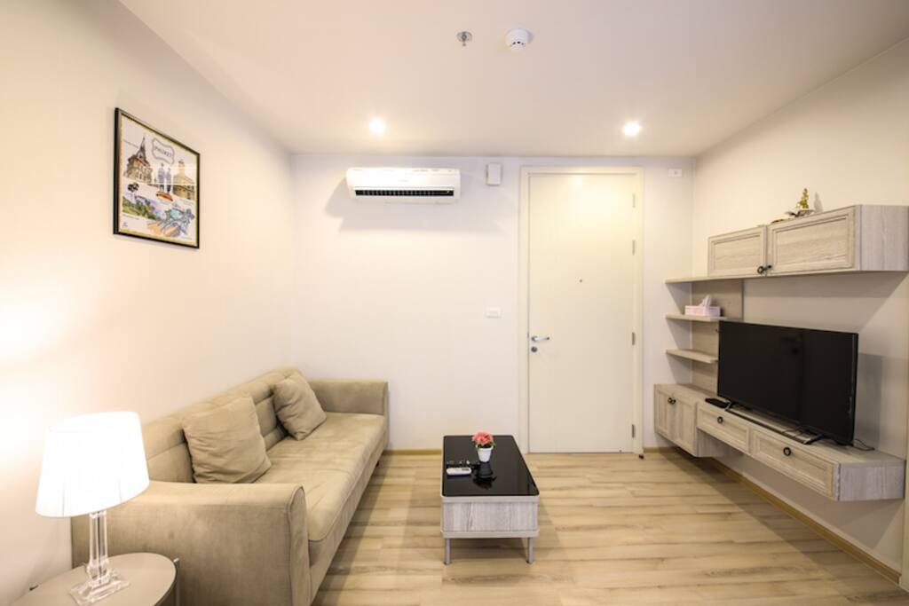 Living Room With Hi Speed Internet 50MB