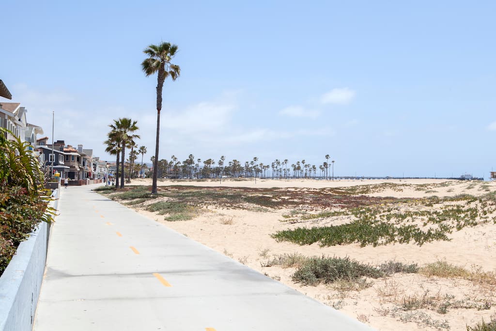 Steps to the boardwalk for biking and scenic walks to the local restaurants and pubs.