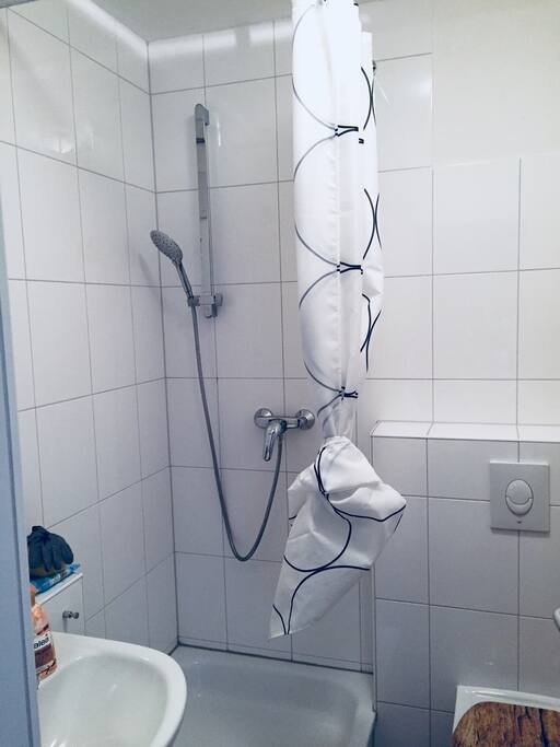 Badezimmer mit Dusche