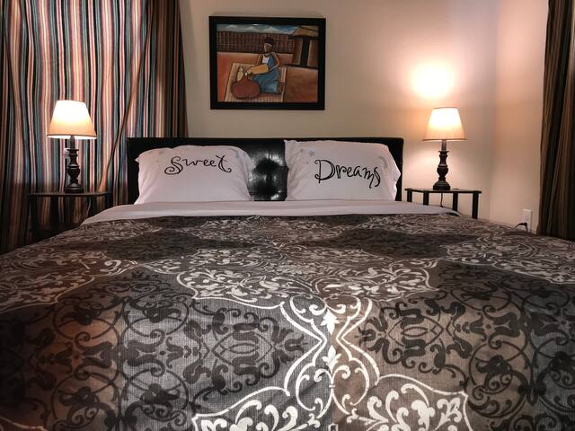 Cheerful 3-Bedroom home w free parking on promises gallery image 5