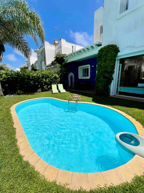 Stunning villa with pool - by the sea