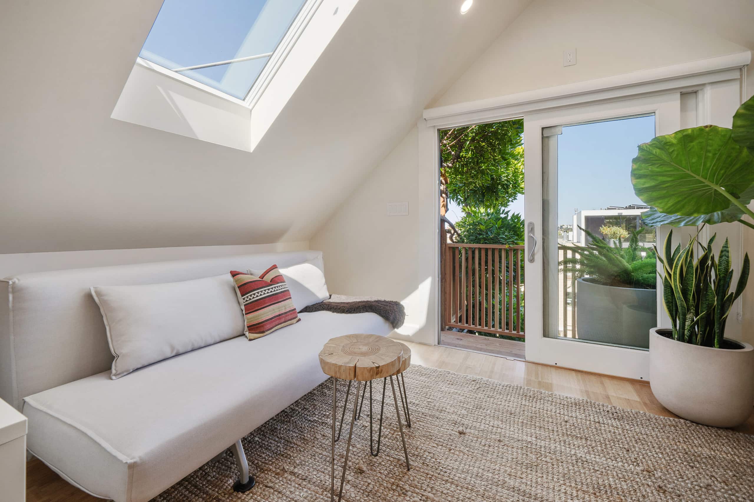 Home in San Francisco · ★4.95 · 1 bedroom · 2 beds · 1 bath - Image 2