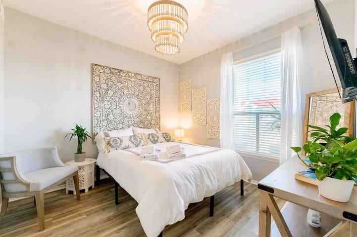 ★🏝CLEAN & Steps from Beach w/ Hot Tub ★ Stocked 🧻