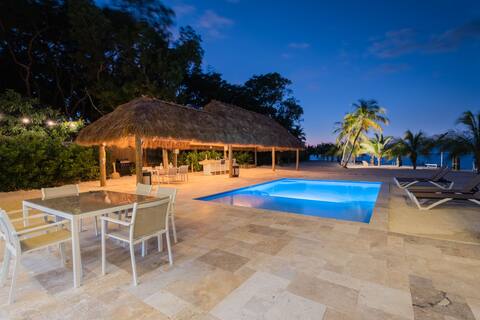 5-bedroom home with private tiki, pool and beach