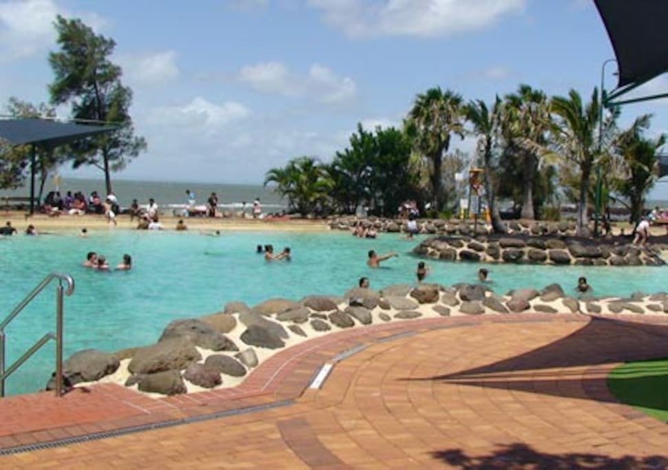 10 minute walk to Settlement Cove. Free swimming and BBq.