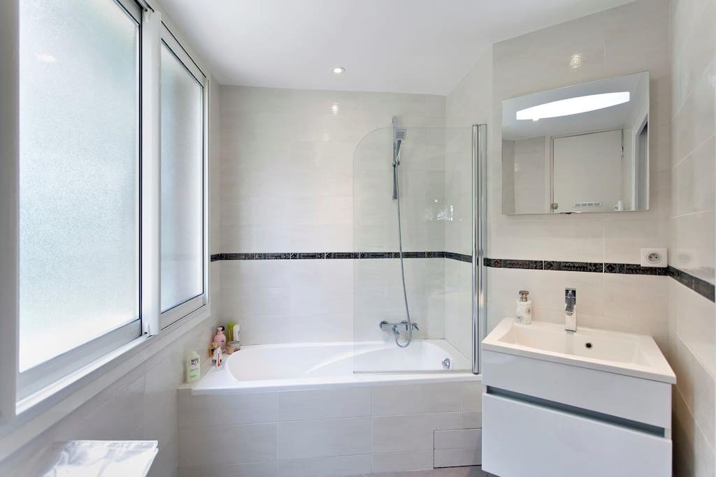 A LARGE BATHROOM