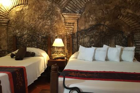 Hostal Llora Lluvia Hab 1