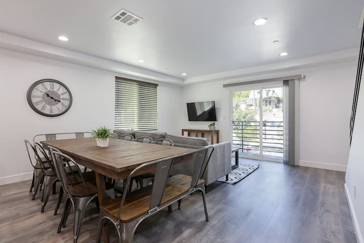 Bright And Modern Home (5 Br And 5 Bathrooms) - Los Angeles, CA