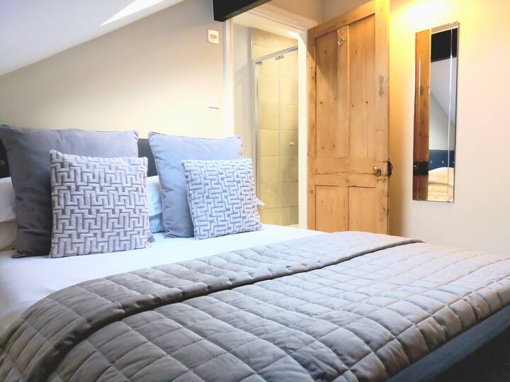 Pristine 4 Bedroom House Fabulous Central Location