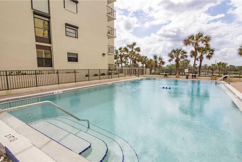 Dive into paradise in this oceanfront pool! - Swim in the safe confines of our enclosed pool while you gaze out on the brilliant