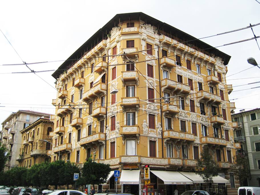 PALAZZO MAGGIANI - CORSO CAVOUUR 400