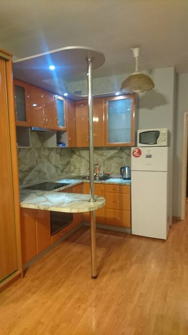 Кухонный блок с барной стойкой