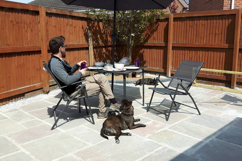 some where to enjoy a drink in the sun