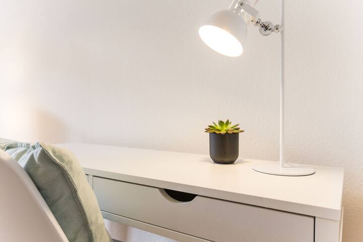 73 / private entrance / 3 min to train station