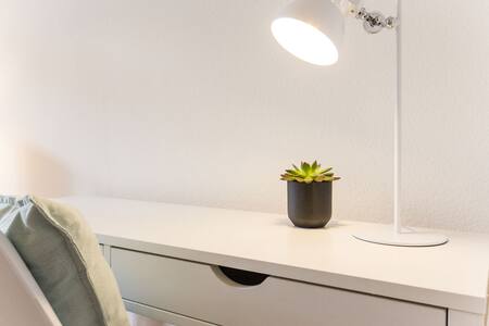 73 / private entrance / 3 min to train station