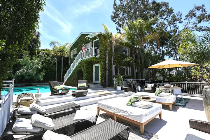 2 Private Homes – Views & Pool – 6 beds / 6 baths!